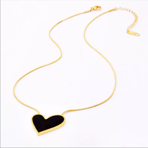 🌟Gold Plated Black Heart Necklace - Picture 3 of 4